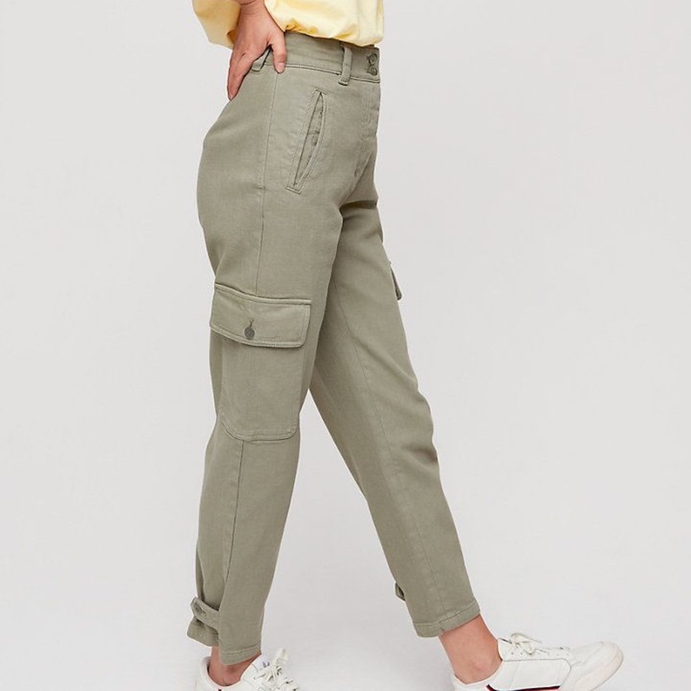 Aritzia Mila Cargo Pant